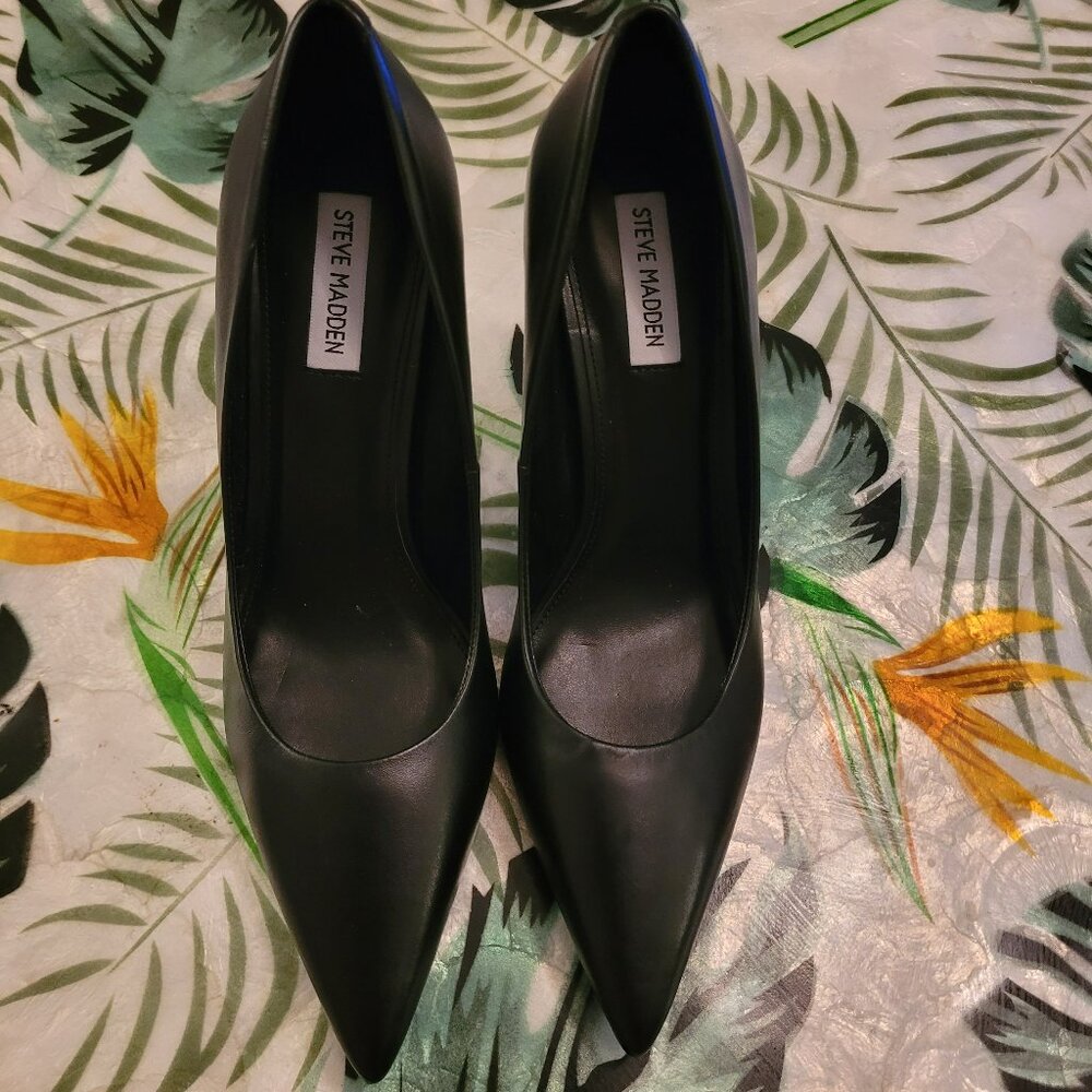 Steve Madden Classie Leather Pump